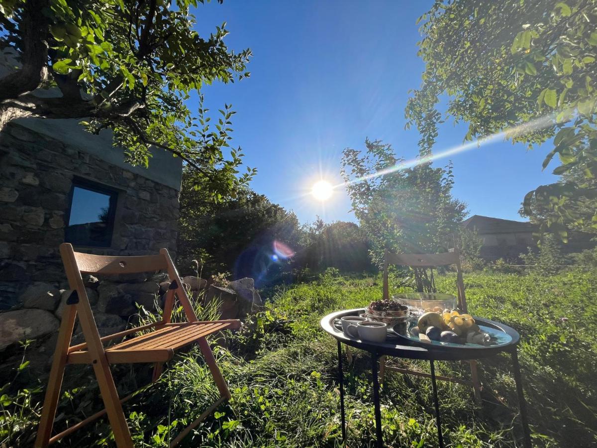Zove Rural Cottage With Garden Views K'arashamb Exteriör bild