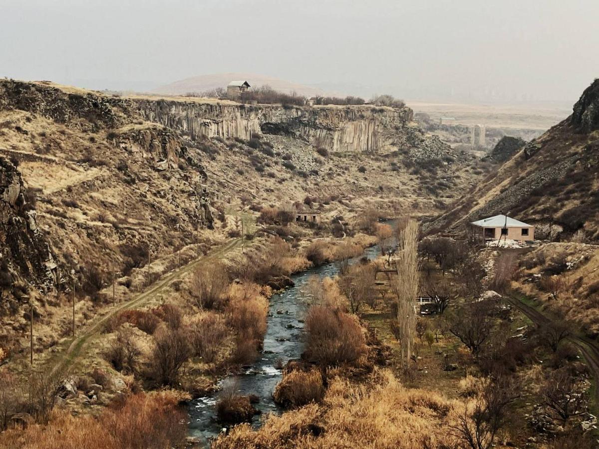 Zove Rural Cottage With Garden Views K'arashamb Exteriör bild
