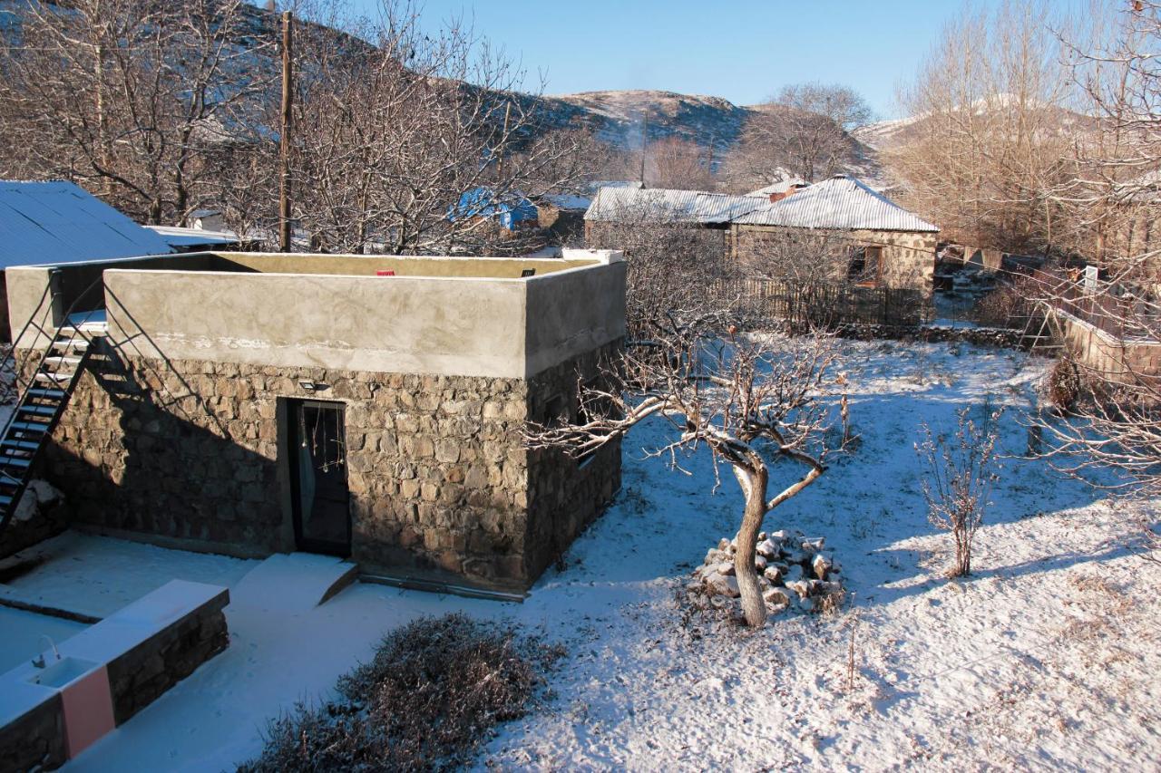 Zove Rural Cottage With Garden Views K'arashamb Exteriör bild