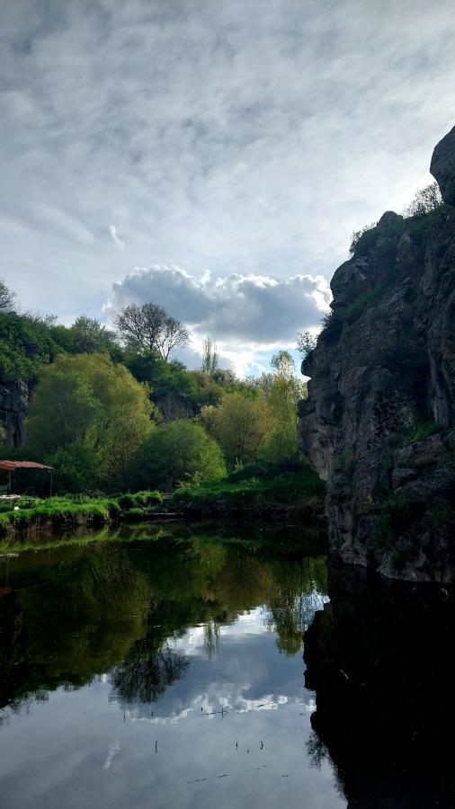 Zove Rural Cottage With Garden Views K'arashamb Exteriör bild