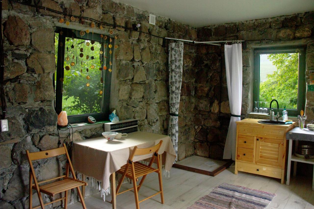 Zove Rural Cottage With Garden Views K'arashamb Exteriör bild