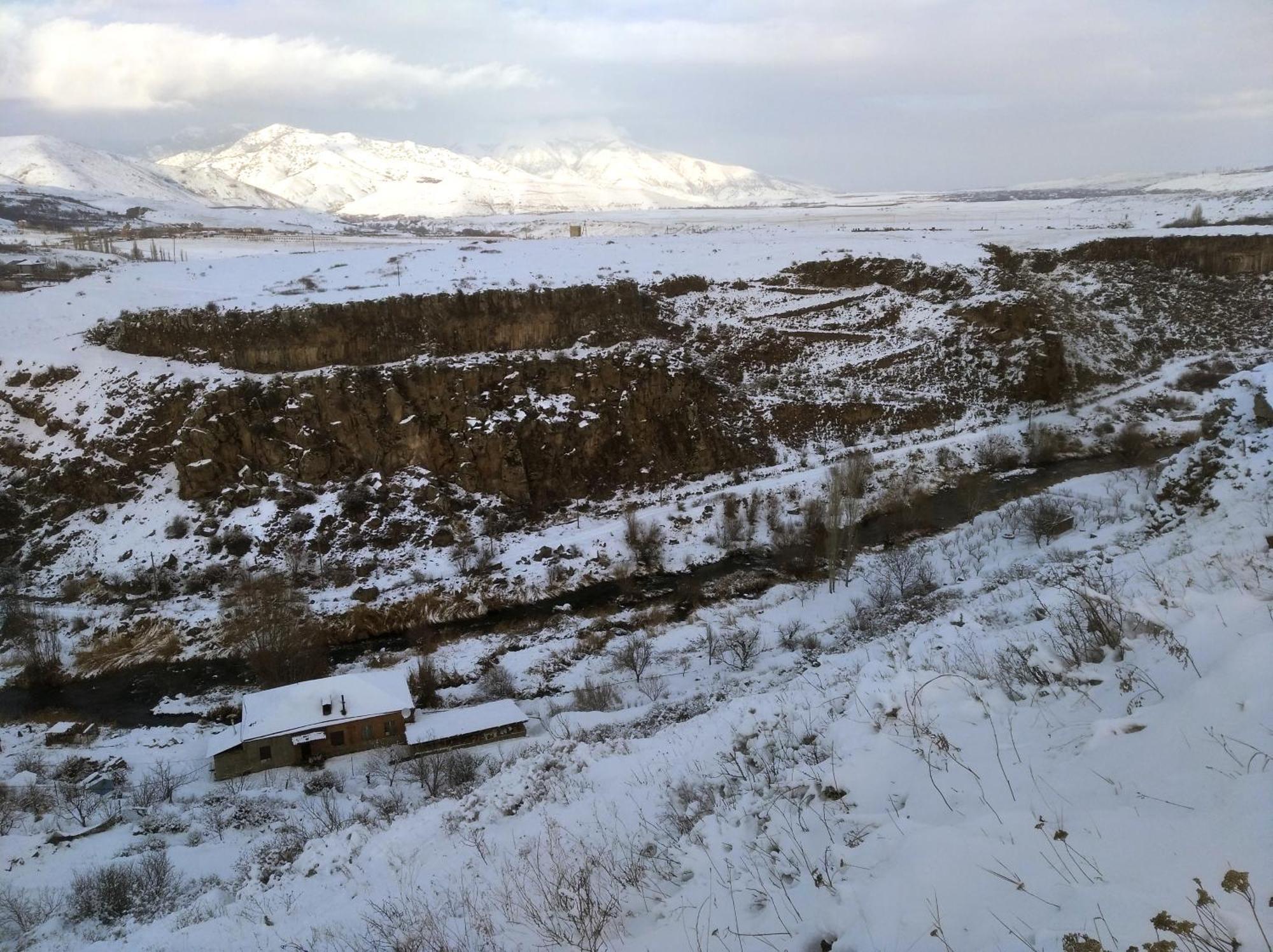 Zove Rural Cottage With Garden Views K'arashamb Exteriör bild