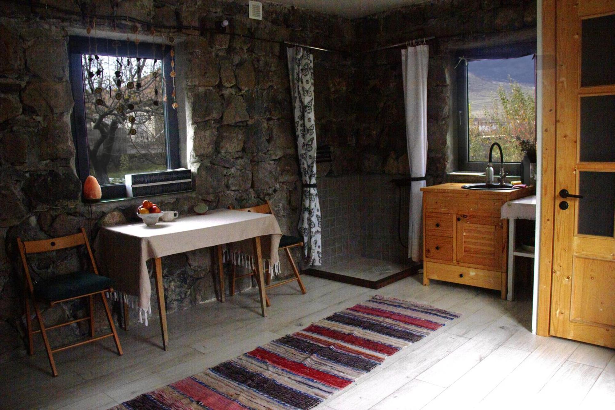 Zove Rural Cottage With Garden Views K'arashamb Exteriör bild