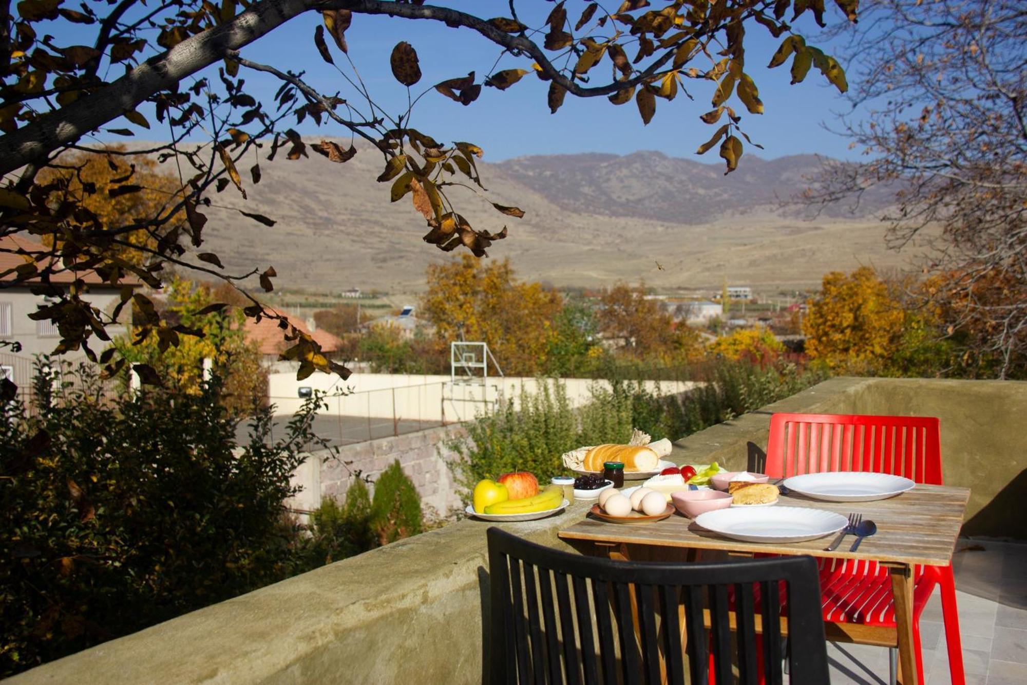 Zove Rural Cottage With Garden Views K'arashamb Exteriör bild