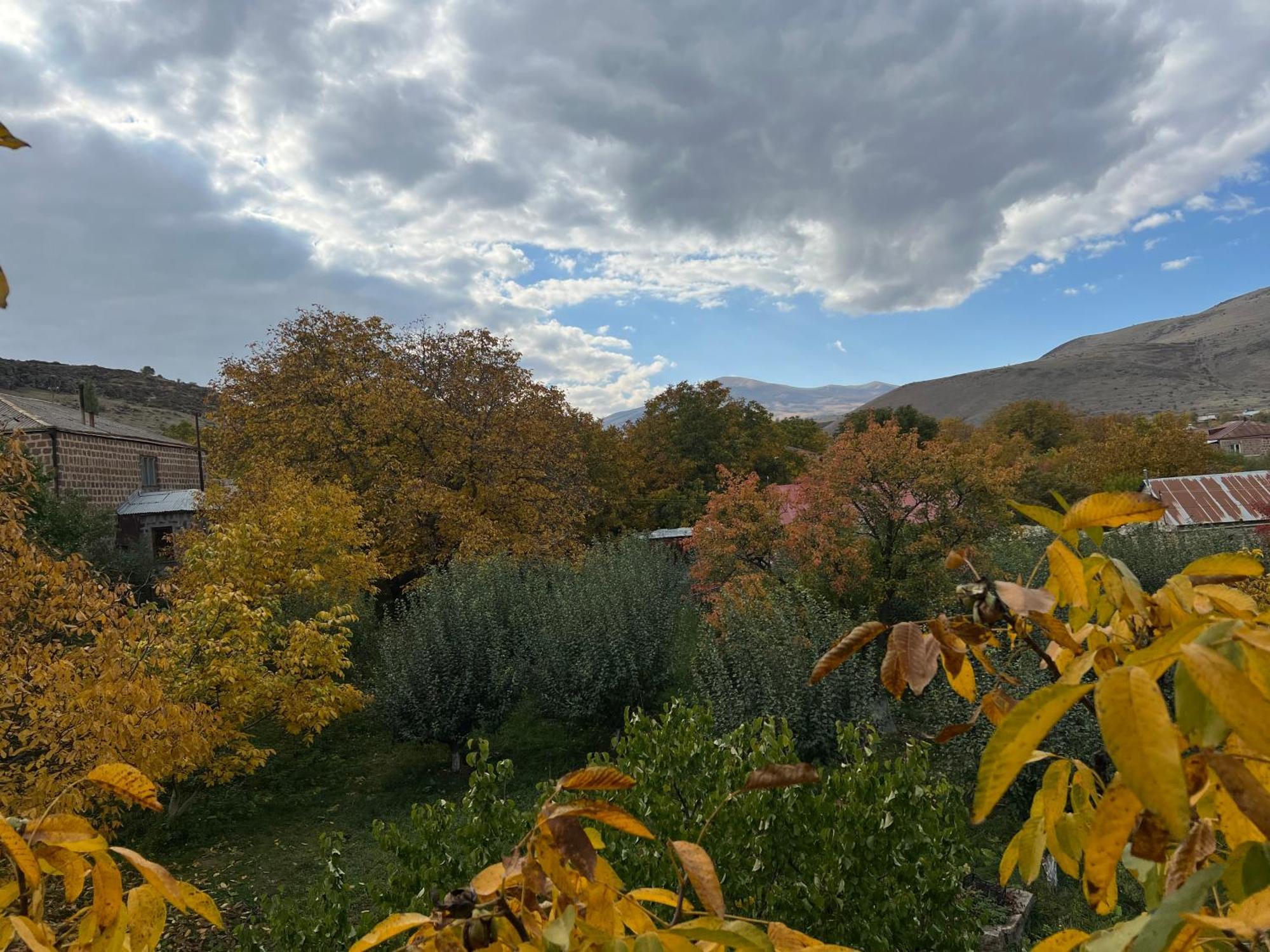 Zove Rural Cottage With Garden Views K'arashamb Exteriör bild