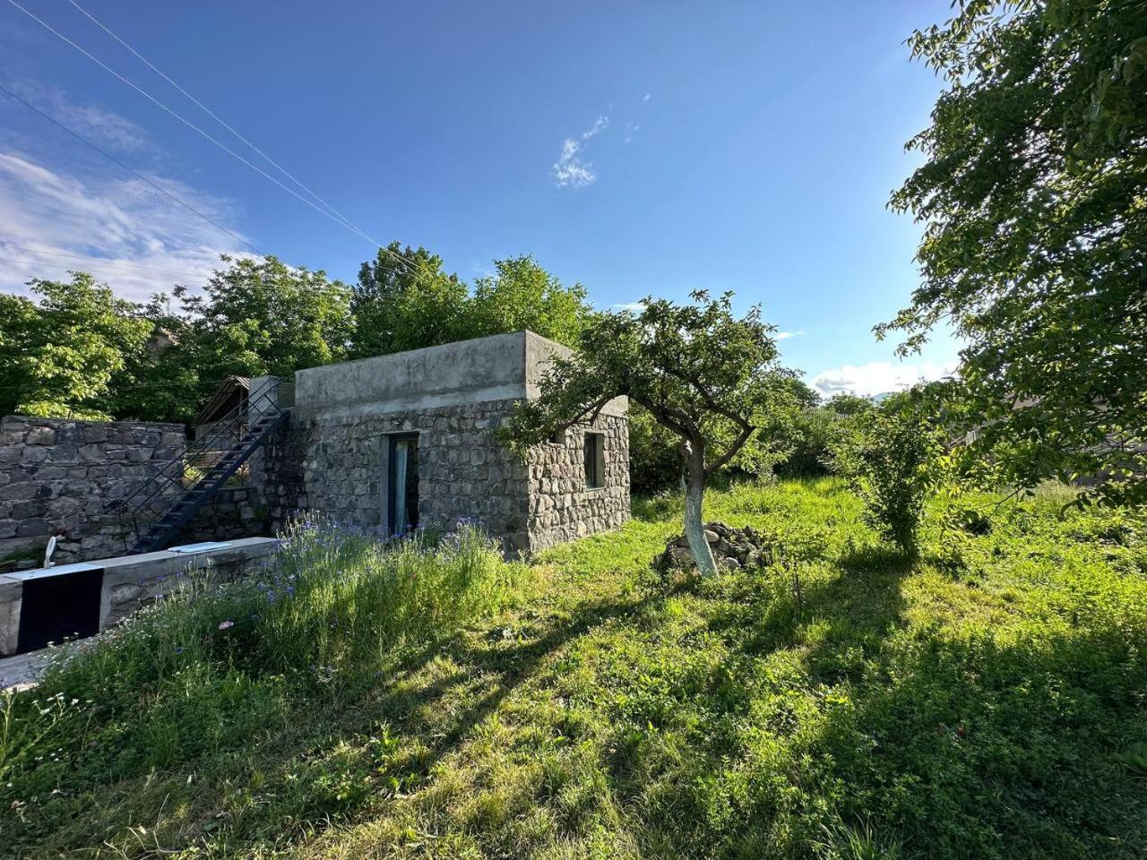 Zove Rural Cottage With Garden Views K'arashamb Exteriör bild