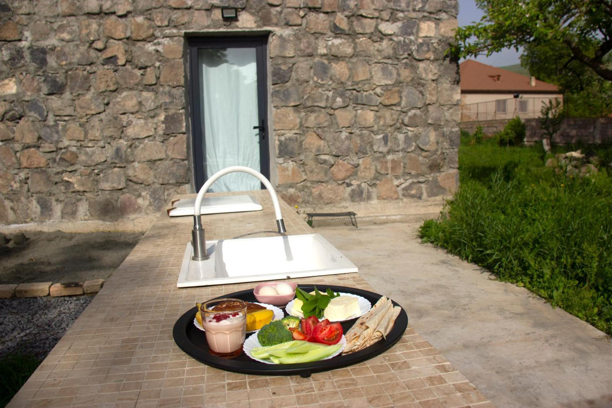 Zove Rural Cottage With Garden Views K'arashamb Exteriör bild