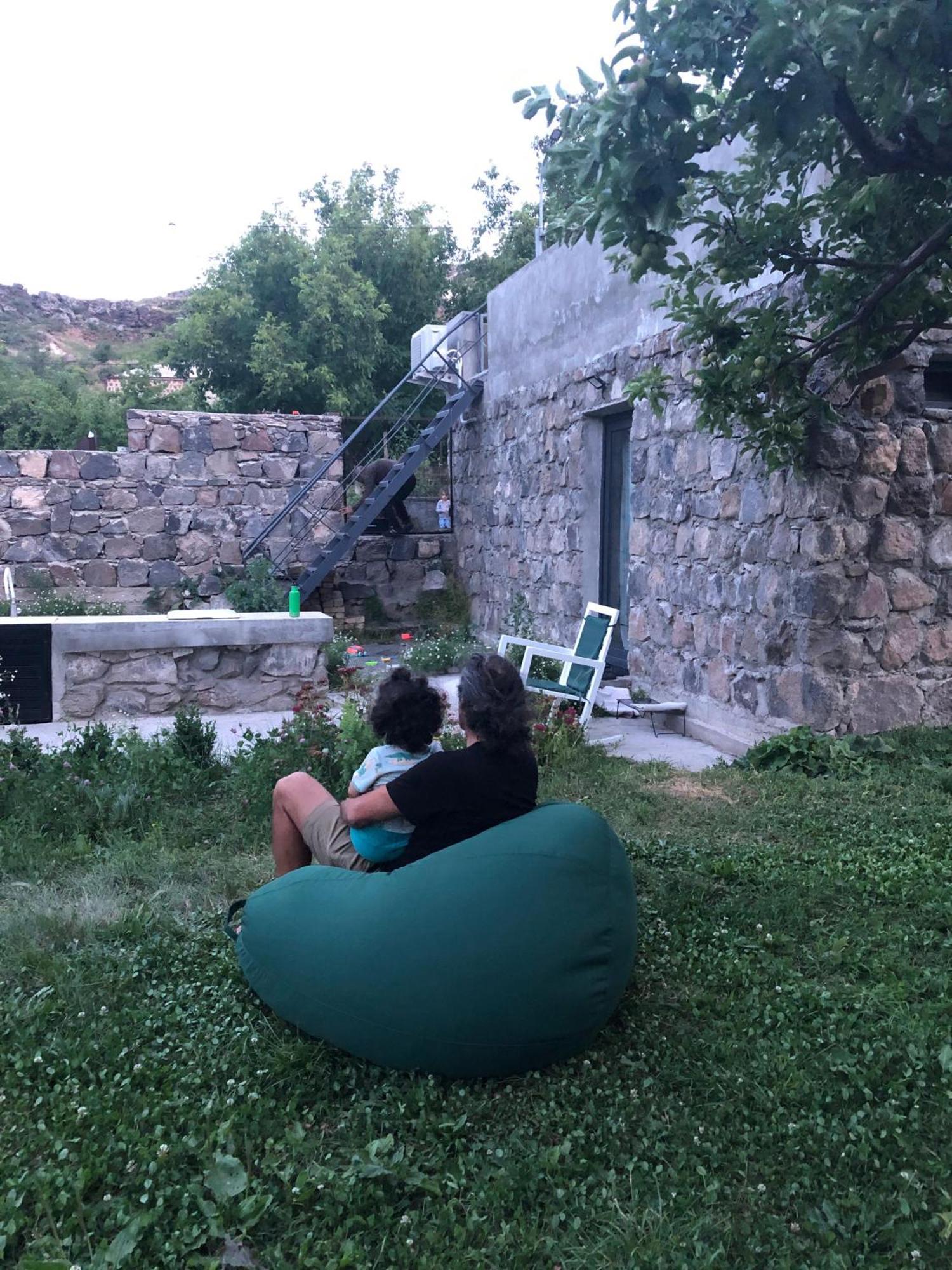 Zove Rural Cottage With Garden Views K'arashamb Exteriör bild